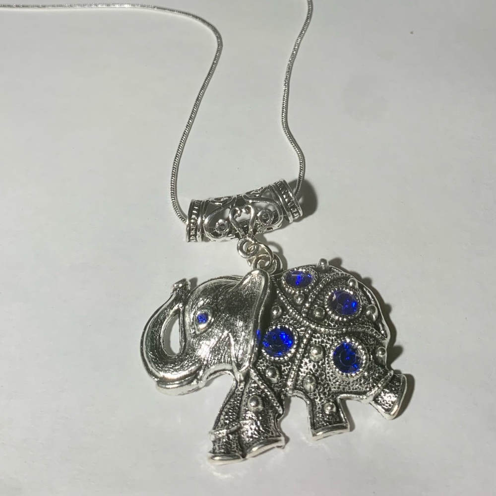 Elephant pendant necklace with blue rhinestones